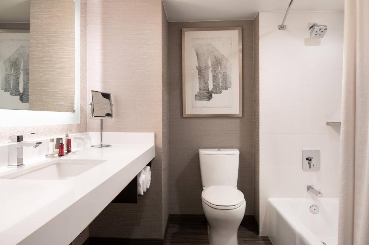 Marriott Riverside At The Convention Center Bagian luar foto